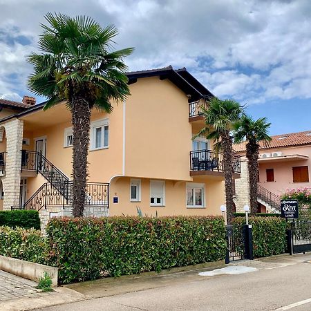 Apartments Kivi Novigrad  Luaran gambar