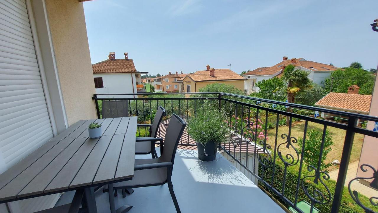 Apartments Kivi Novigrad  Luaran gambar